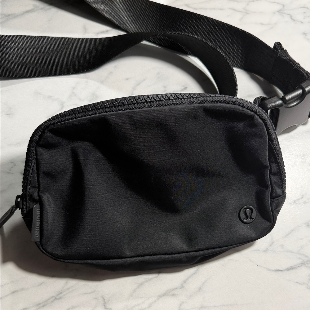 lululemon athletica Men's Black Belt Bag